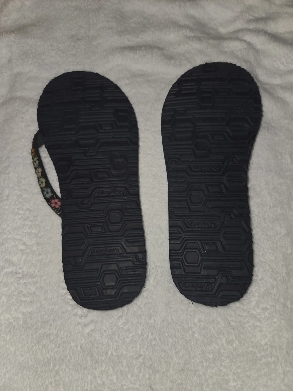 Skechers Black Floral-Accent Yoga Foam Flip Flops - Picture 4 of 5